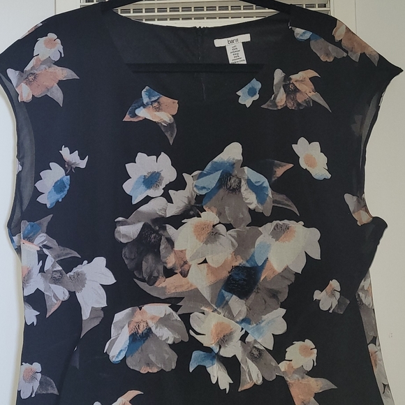 XL Cap Sleeve soft peplin blouse - Picture 2 of 3